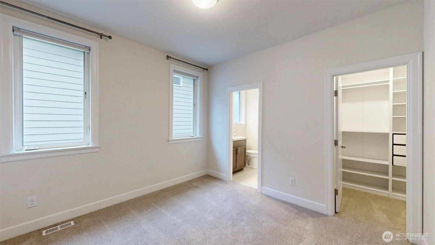 21801 SE 1st Street , Sammamish, WA 98074