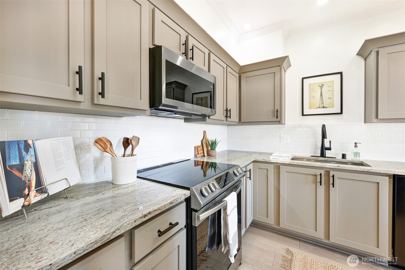 2618 4th Avenue N #504, Seattle, WA 98109