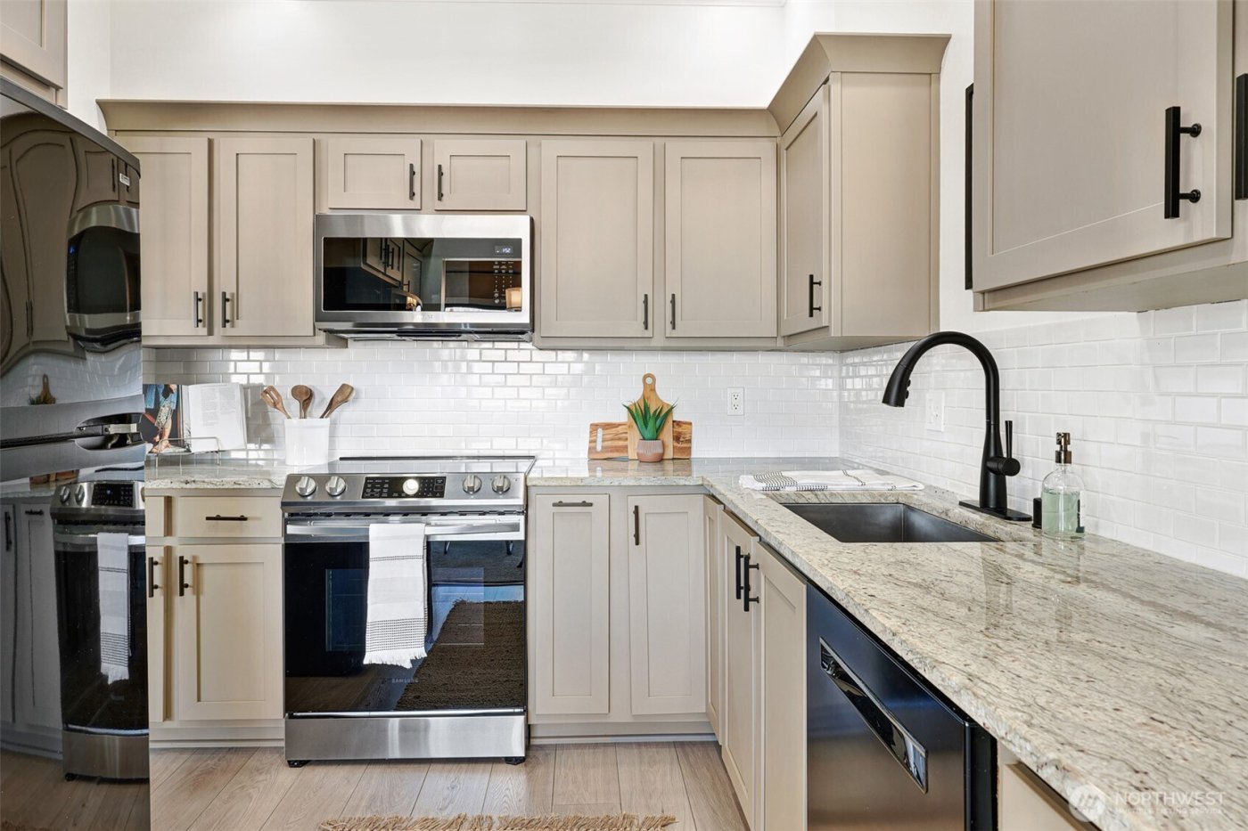 2618 4th Avenue N #504, Seattle, WA 98109