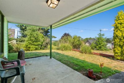 806 California Street , Raymond, WA 98577