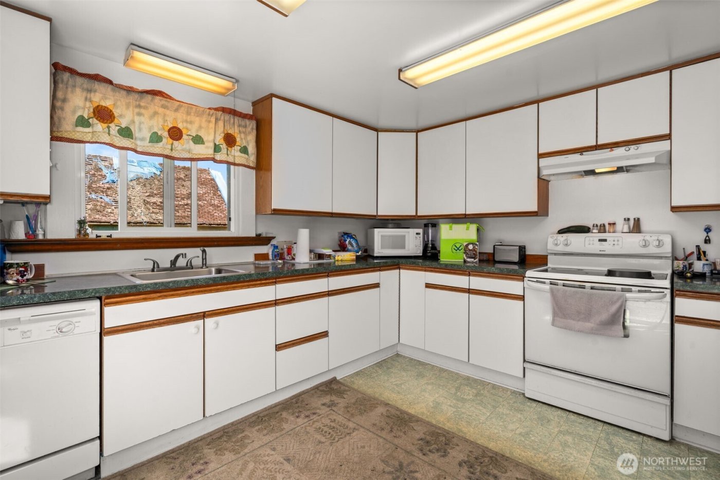 806 California Street , Raymond, WA 98577