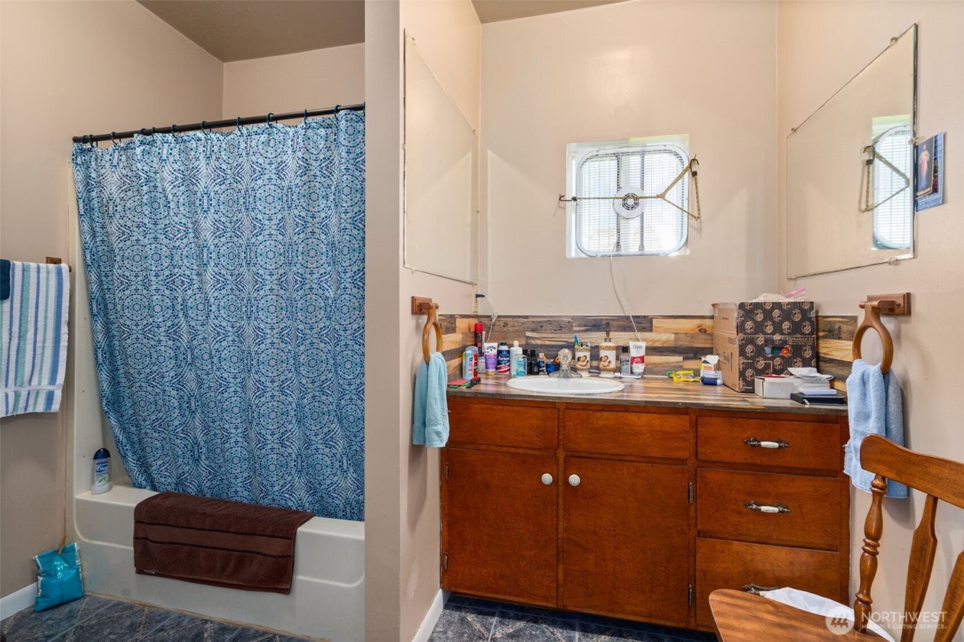 806 California Street , Raymond, WA 98577