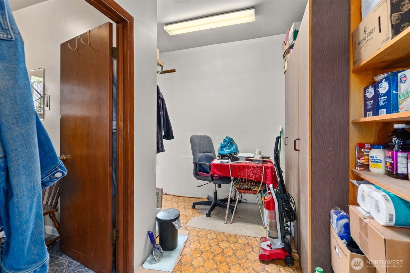 806 California Street , Raymond, WA 98577