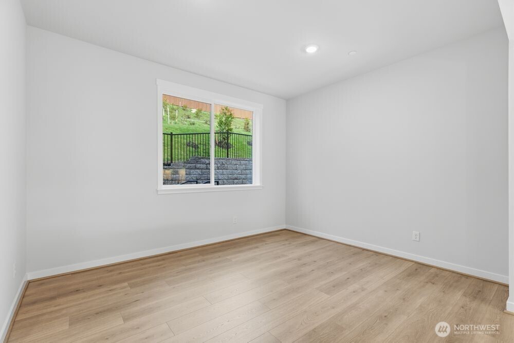 13210 NE 127th Way #B, Kirkland, WA 98034