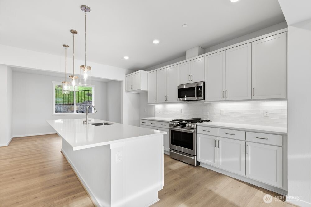 13210 NE 127th Way #B, Kirkland, WA 98034