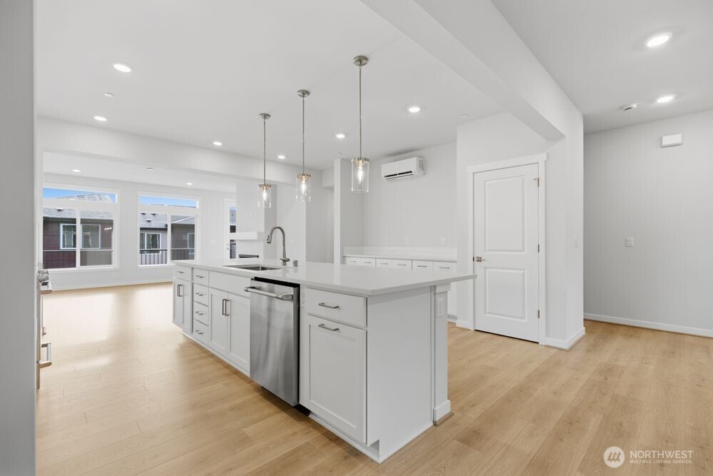 13210 NE 127th Way #B, Kirkland, WA 98034