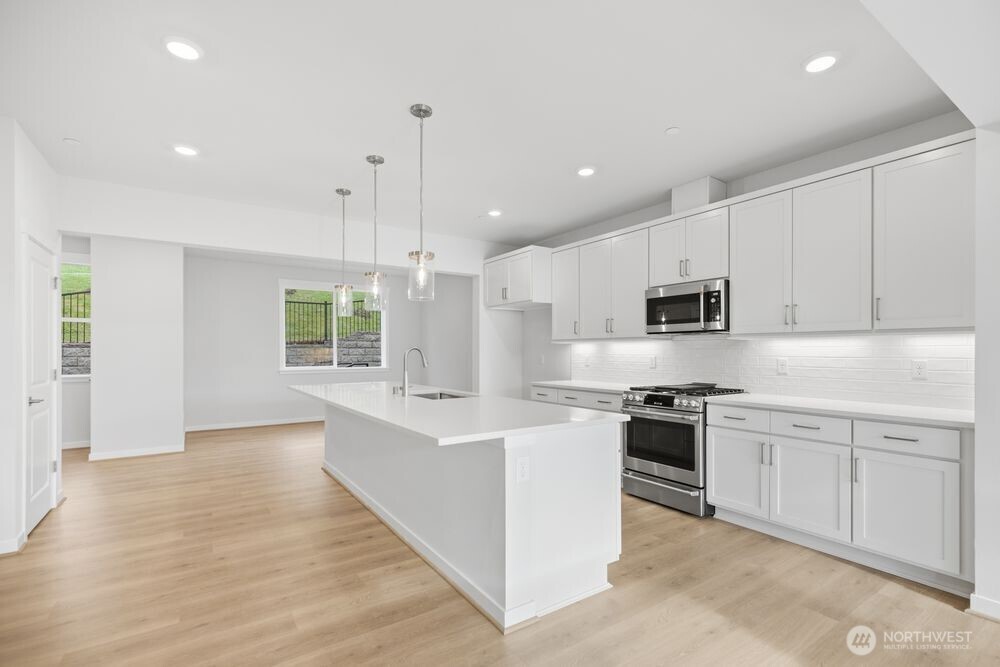 13210 NE 127th Way #B, Kirkland, WA 98034