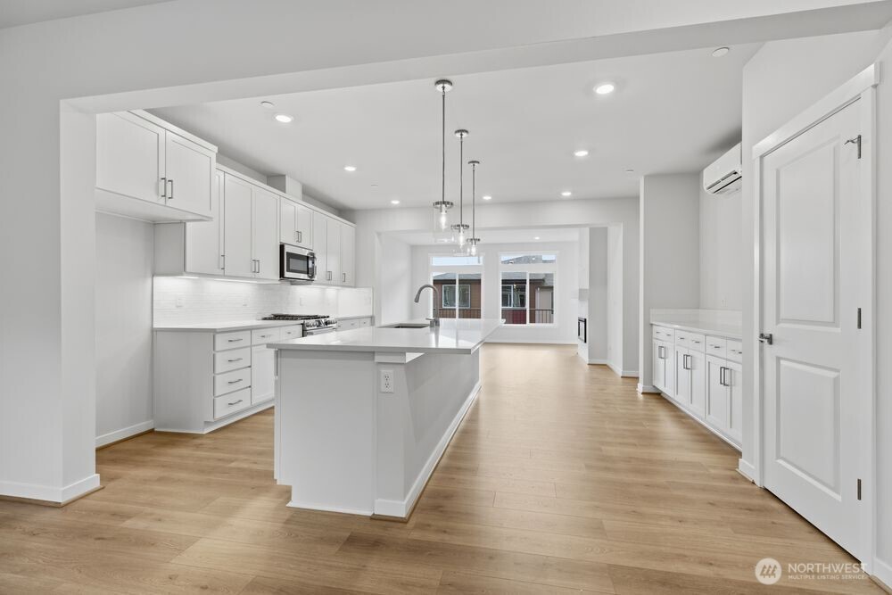 13210 NE 127th Way #B, Kirkland, WA 98034