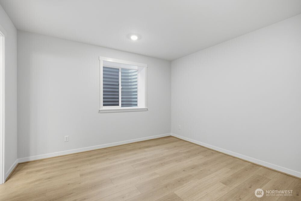 13210 NE 127th Way #B, Kirkland, WA 98034