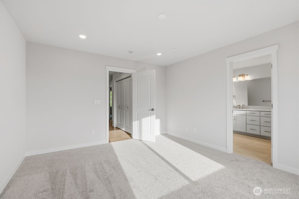 13210 NE 127th Way #B, Kirkland, WA 98034