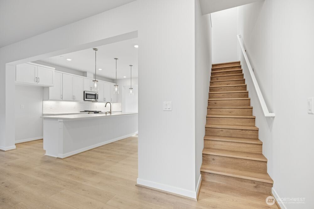 13210 NE 127th Way #B, Kirkland, WA 98034