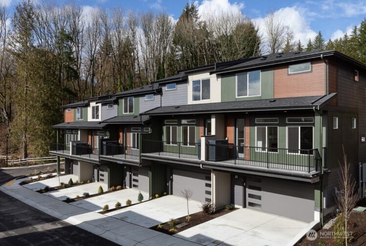 13210 NE 127th Way #B, Kirkland, WA 98034