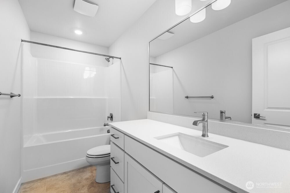 13210 NE 127th Way #B, Kirkland, WA 98034