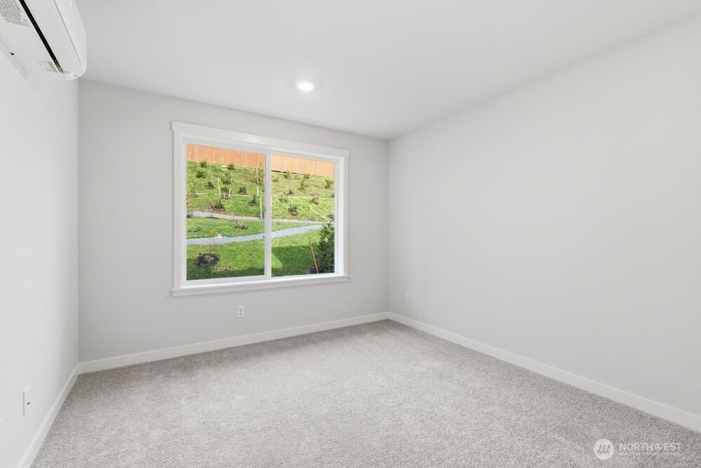 13210 NE 127th Way #B, Kirkland, WA 98034