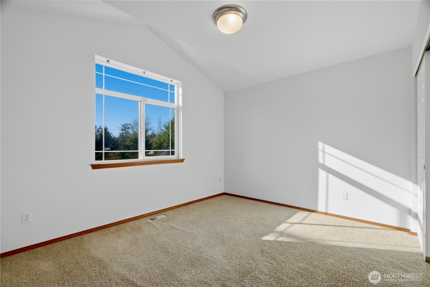 3210 NE 195th Street , Lake Forest Park, WA 98155