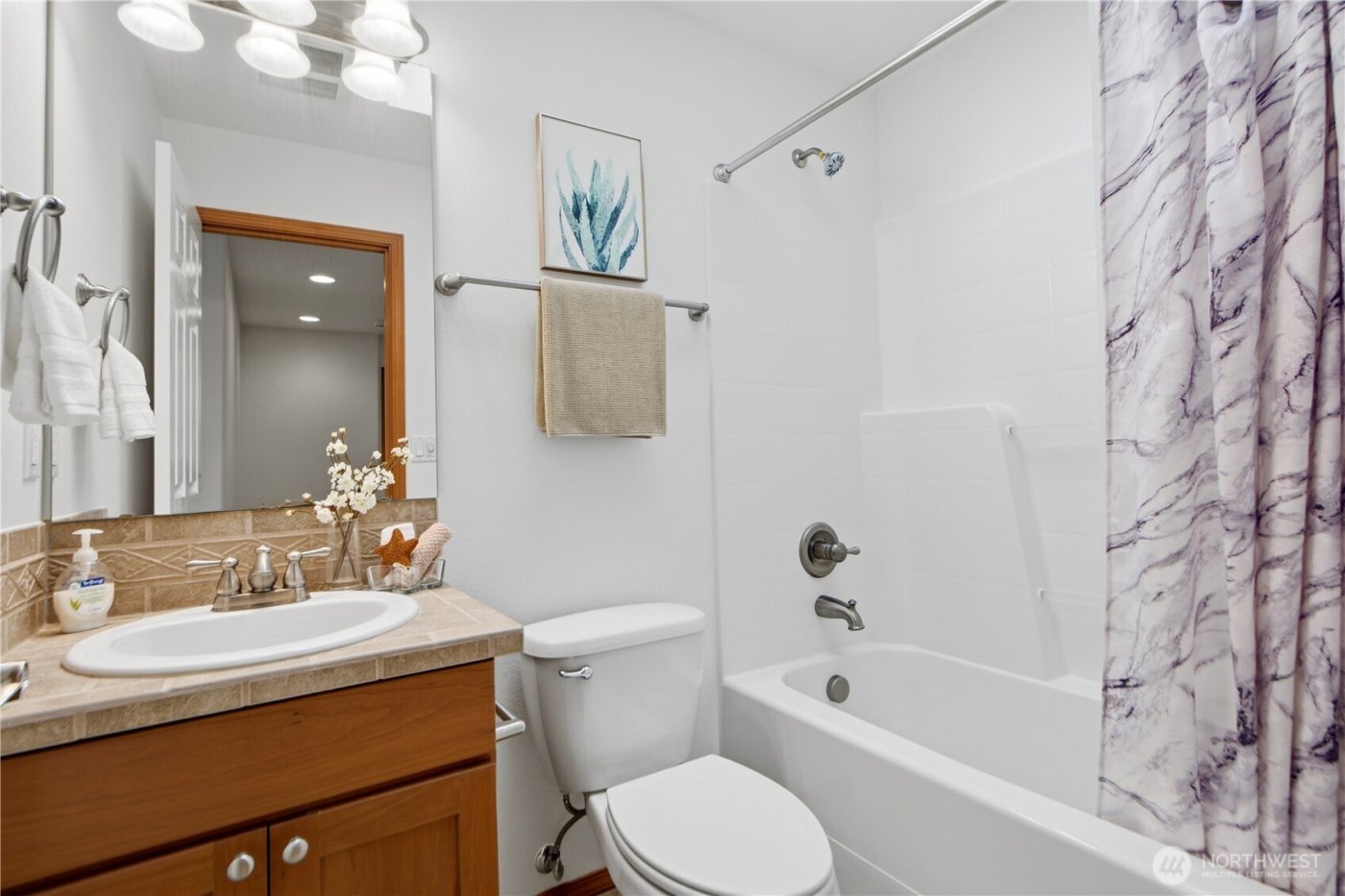 3210 NE 195th Street , Lake Forest Park, WA 98155