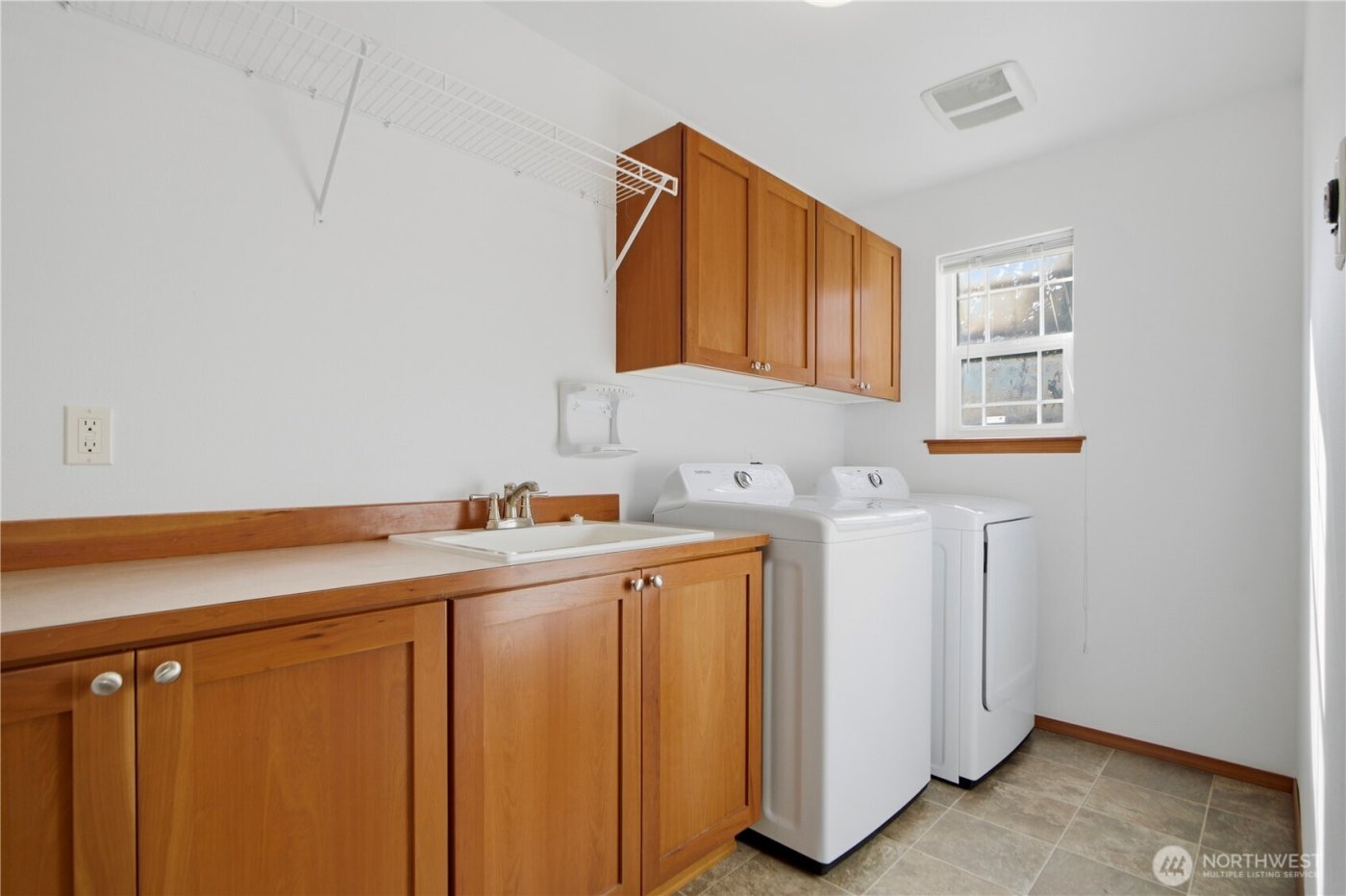 3210 NE 195th Street , Lake Forest Park, WA 98155