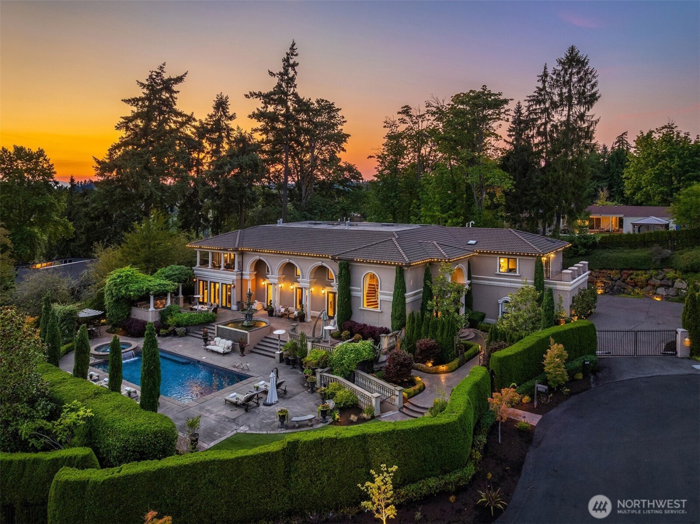 8638 NE 19th Place , Clyde Hill, WA 98004