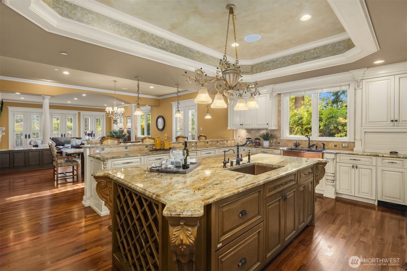 8638 NE 19th Place , Clyde Hill, WA 98004