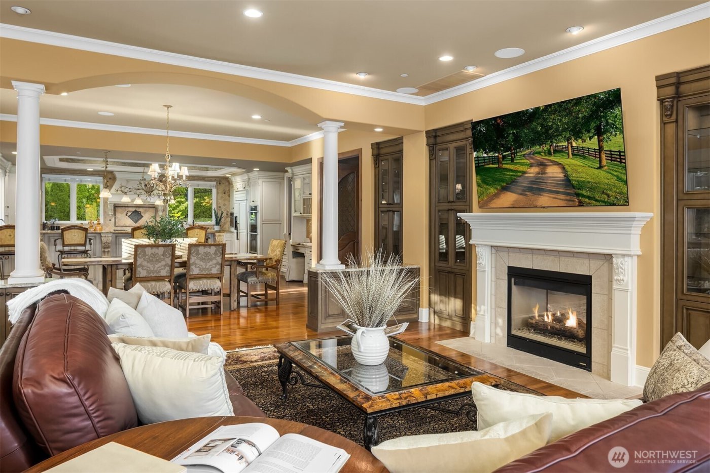 8638 NE 19th Place , Clyde Hill, WA 98004