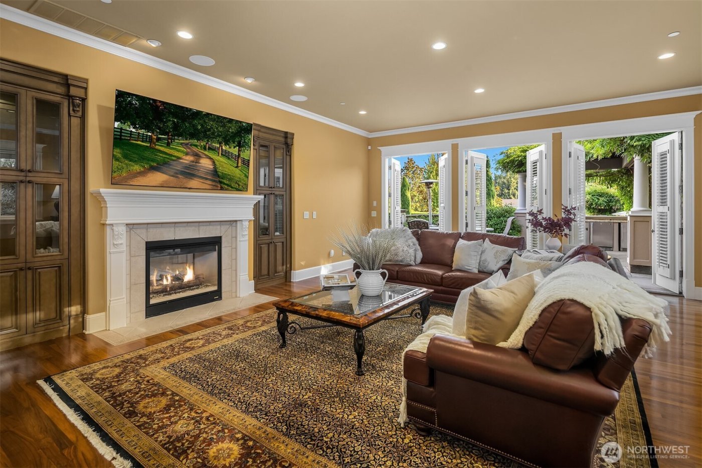 8638 NE 19th Place , Clyde Hill, WA 98004