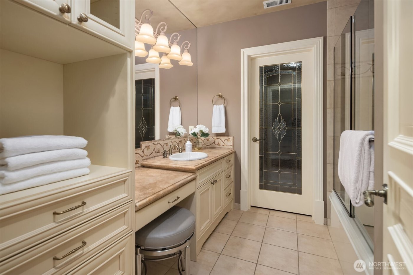 8638 NE 19th Place , Clyde Hill, WA 98004
