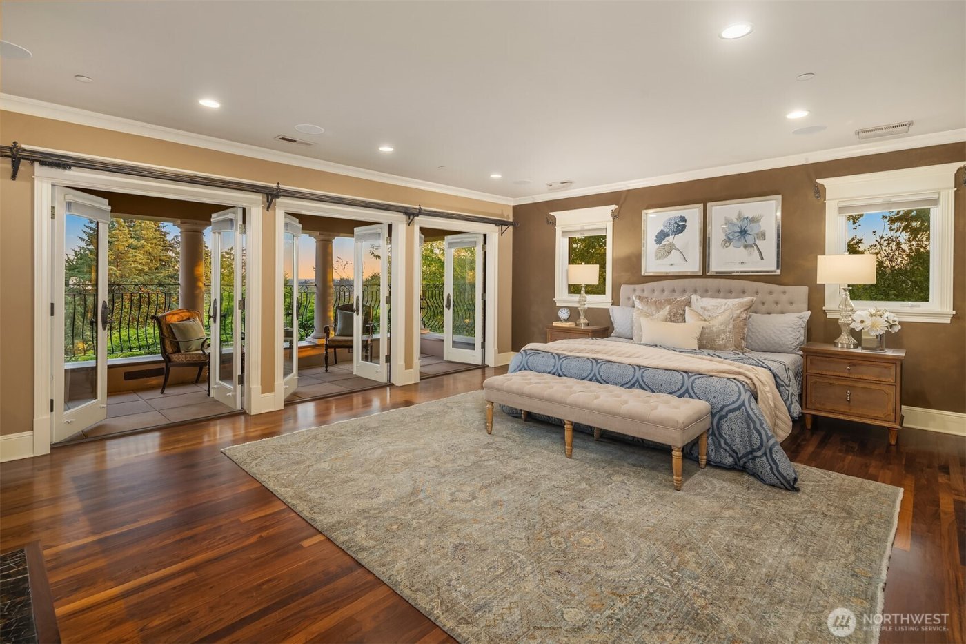 8638 NE 19th Place , Clyde Hill, WA 98004