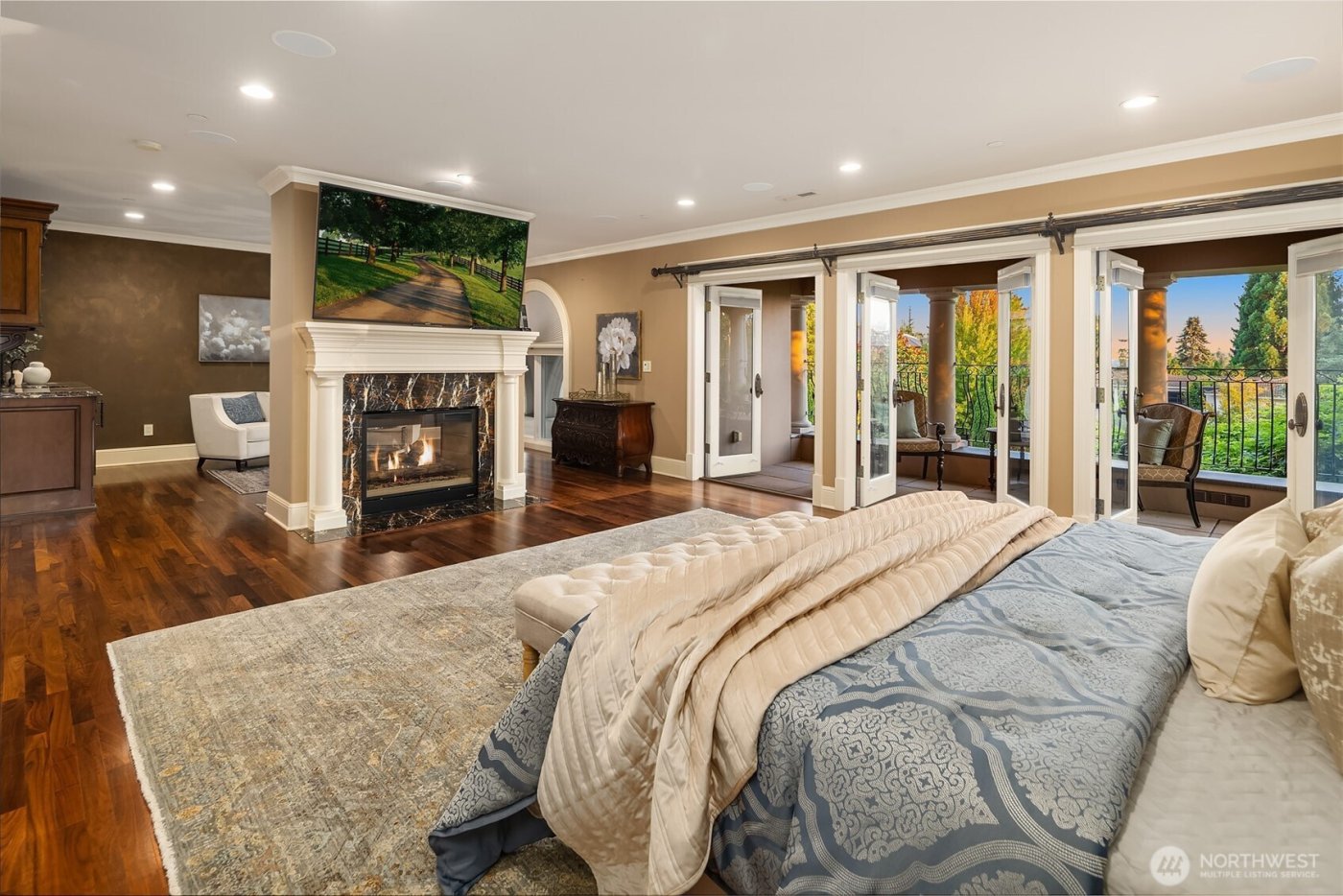 8638 NE 19th Place , Clyde Hill, WA 98004