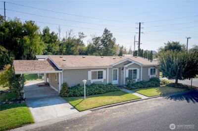 808 SE Mockingbird Drive , College Place, WA 99324