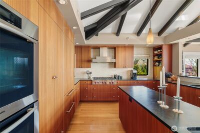 1640 Magnolia Boulevard W, Seattle, WA 98199 - Photo 10