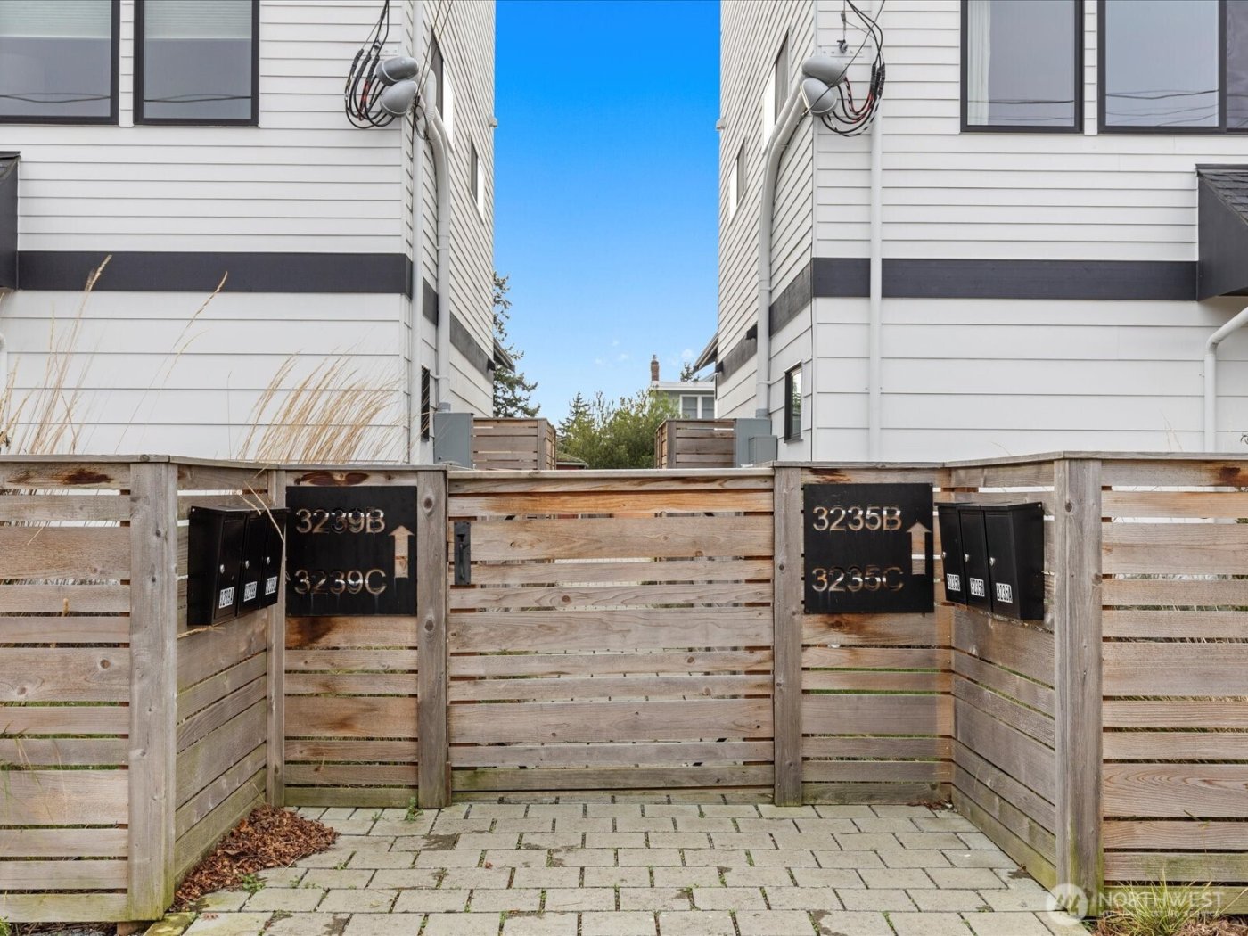 3239 61st Avenue SW #unit B, Seattle, WA 98116