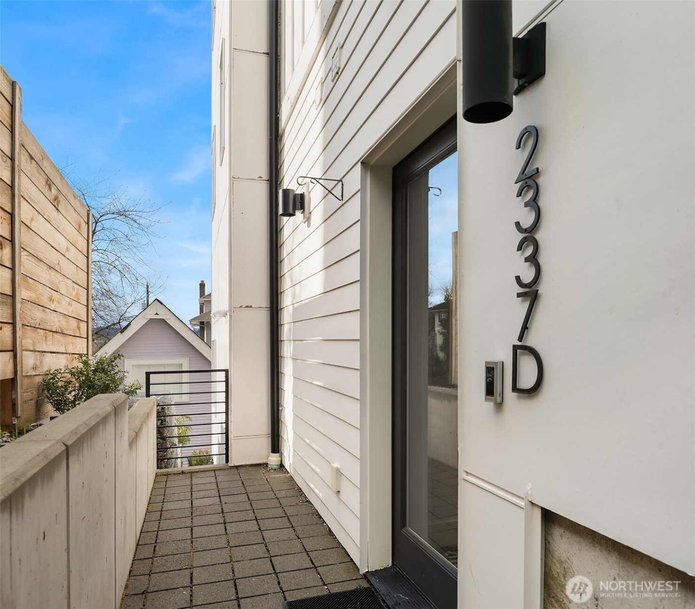 2337 10th Avenue E #D, Seattle, WA 98102