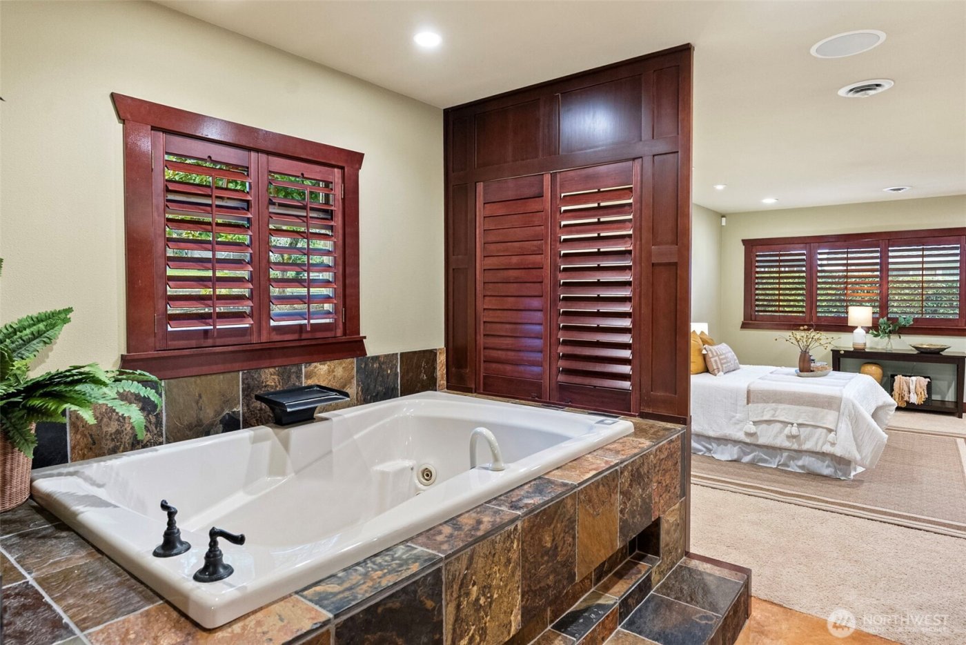 6916 Soundview Drive , Gig Harbor, WA 98335