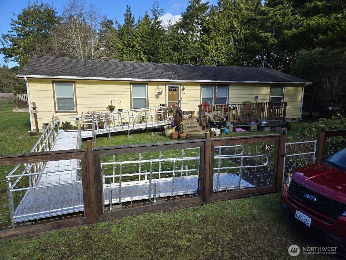 39 Paradise Lane , Pacific Beach, WA 98571