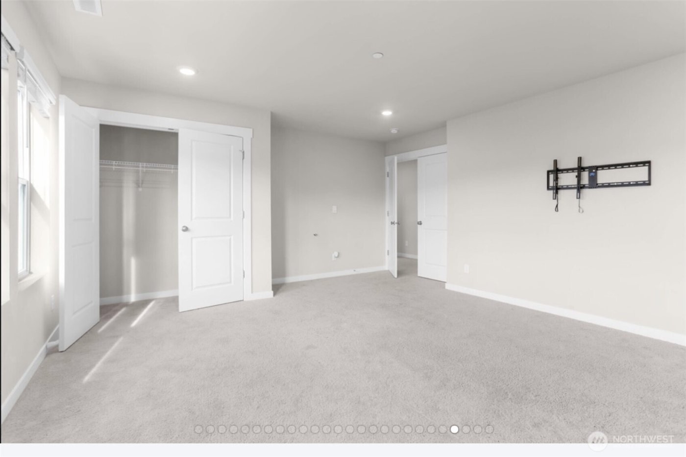 18823 111th Ave E , Puyallup, WA 98374