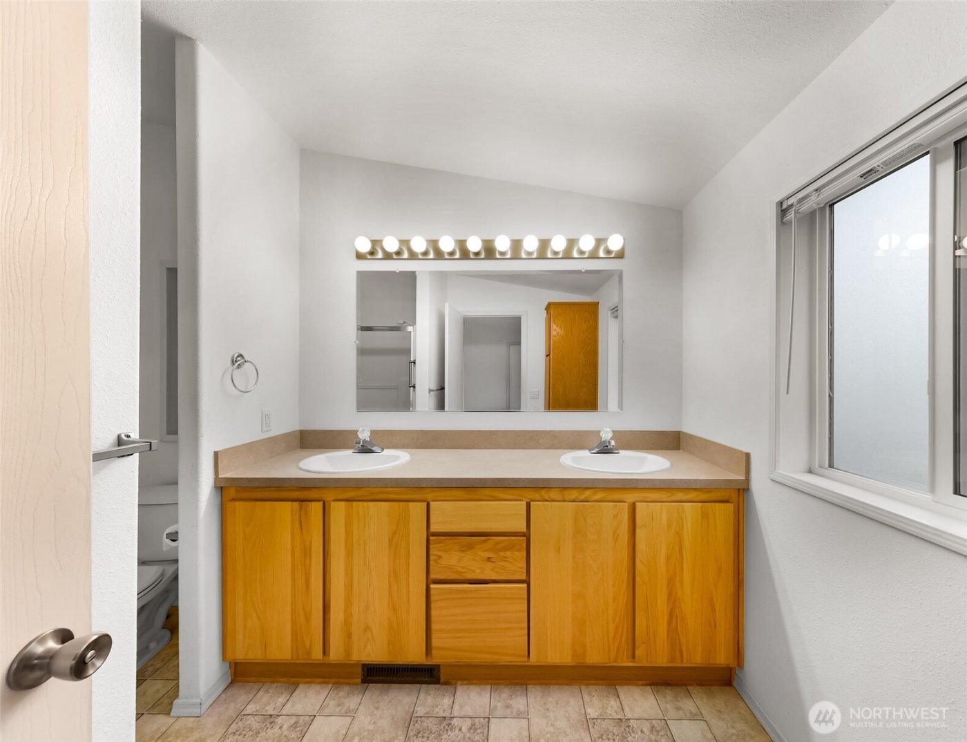 1200 Lincoln Street SW #120, Bellingham, WA 98229