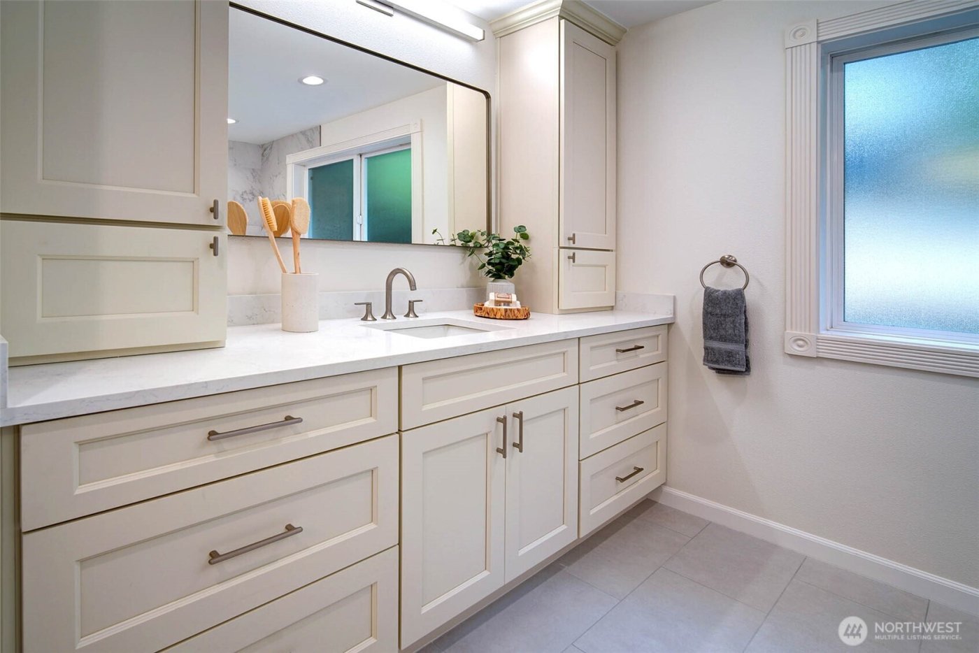 6145 93rd Avenue SE, Mercer Island, WA 98040-5045