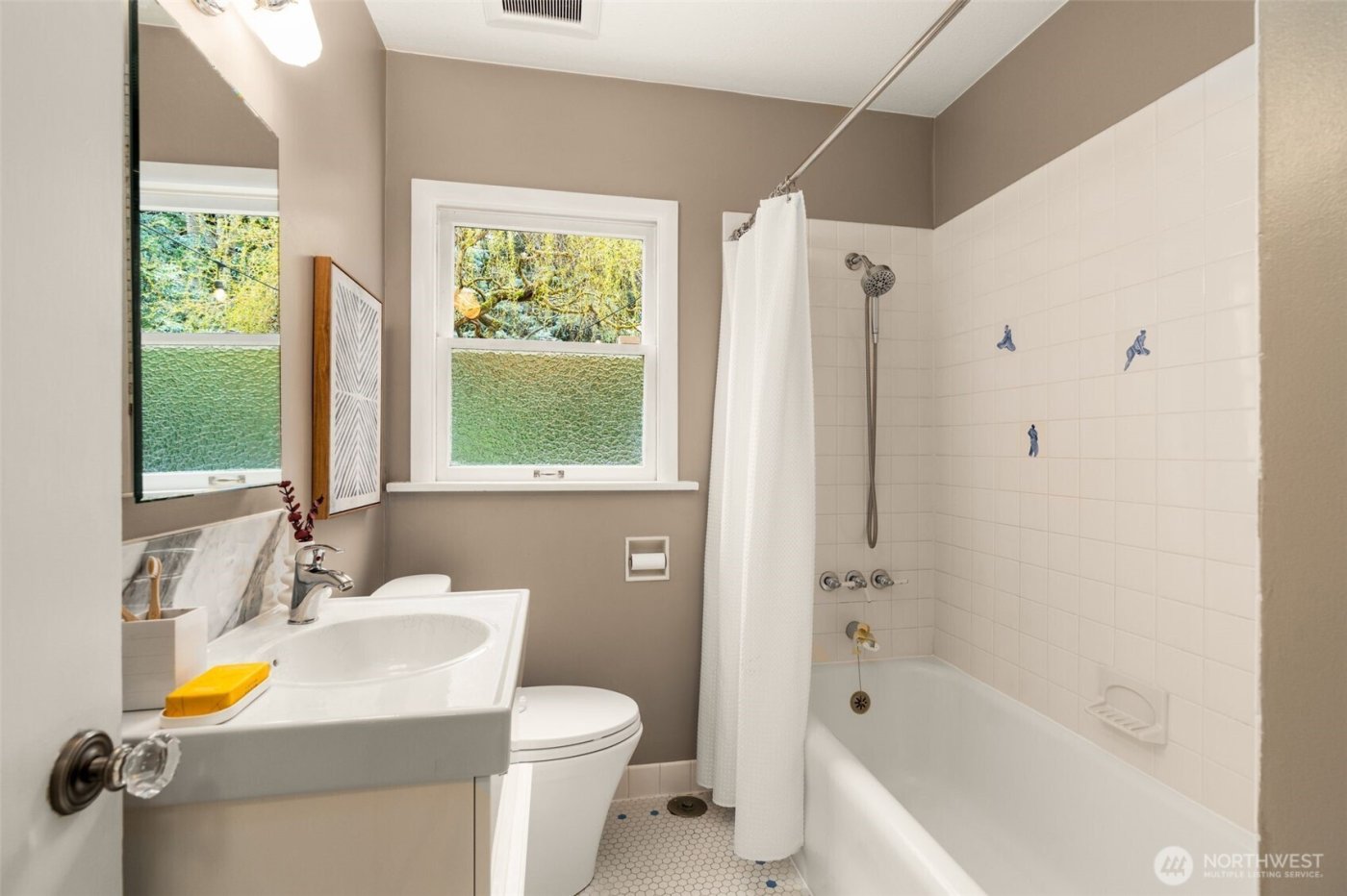 1724 31st Avenue , Seattle, WA 98122-3228