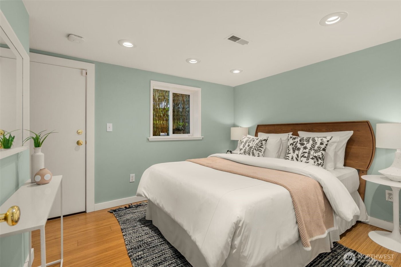 1724 31st Avenue , Seattle, WA 98122-3228