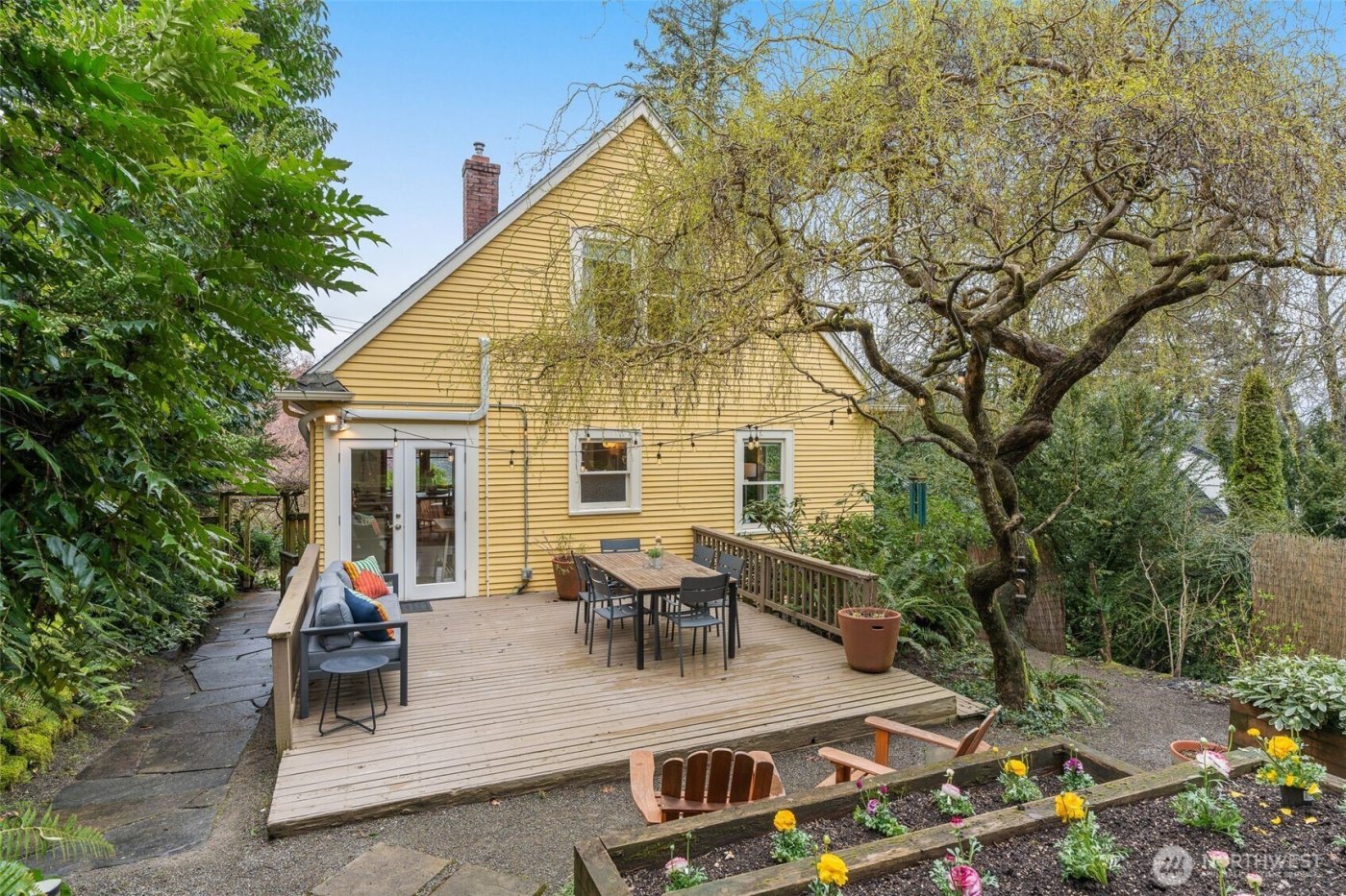 1724 31st Avenue , Seattle, WA 98122-3228