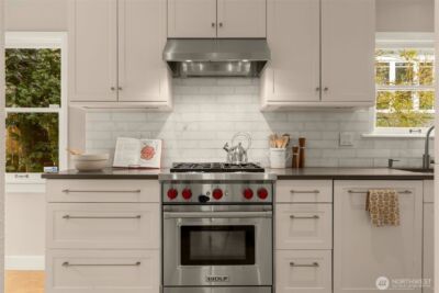 1724 31st Avenue , Seattle, WA 98122-3228 - Photo 9