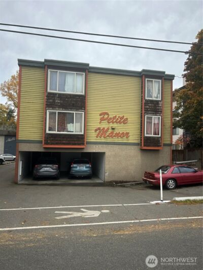 13717 32nd Avenue NE, Seattle, WA 98125-3843