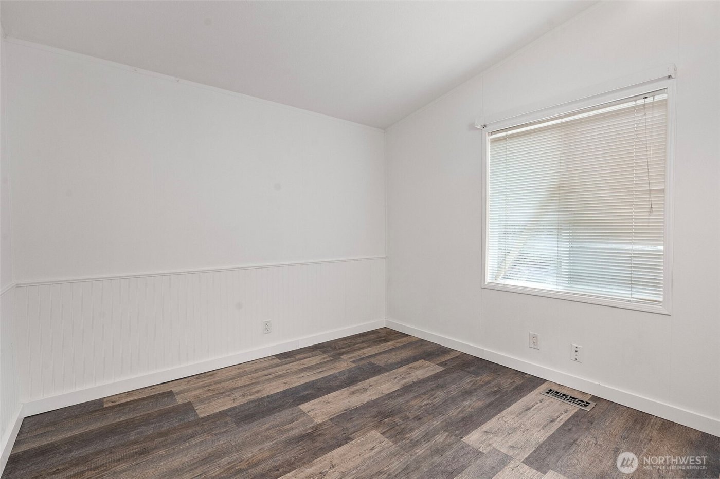 13942 169th Avenue SE, Rainier, WA 98576