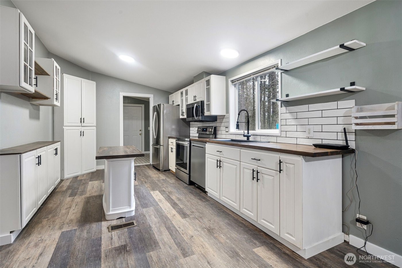 13942 169th Avenue SE, Rainier, WA 98576