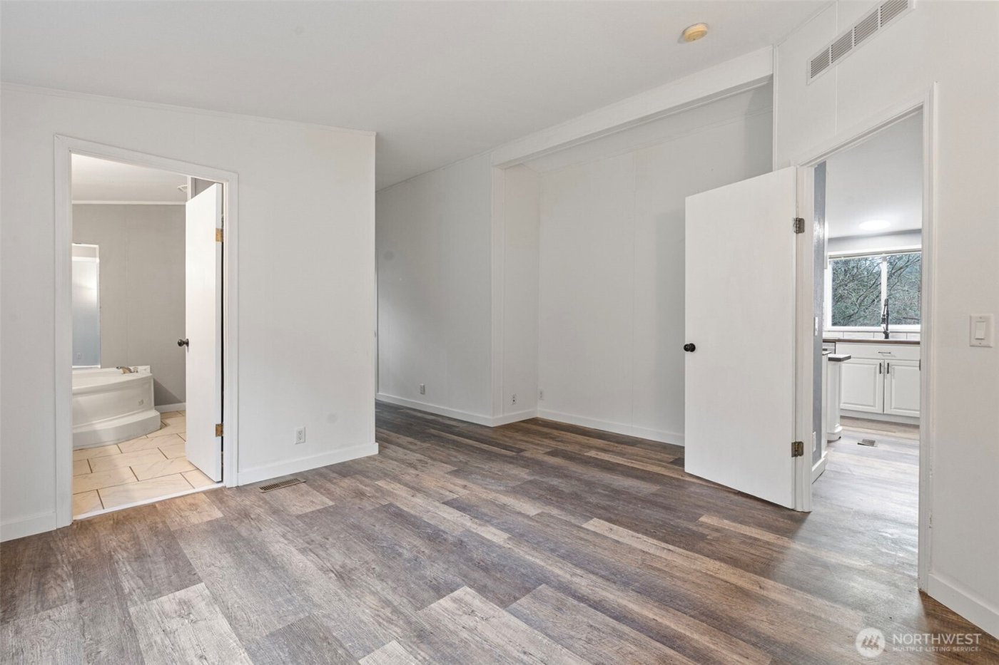 13942 169th Avenue SE, Rainier, WA 98576