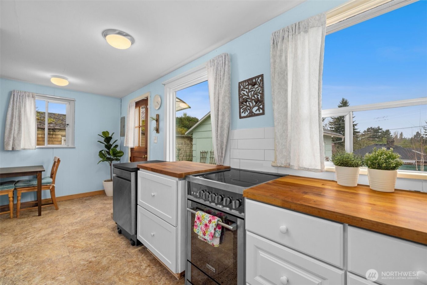 11437 Cornell Avenue S, Seattle, WA 98178