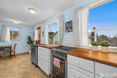 11437 Cornell Avenue S, Seattle, WA 98178 - Photo 11