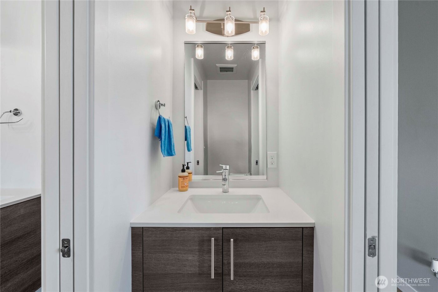 2833 3rd Avenue W, Seattle, WA 98119