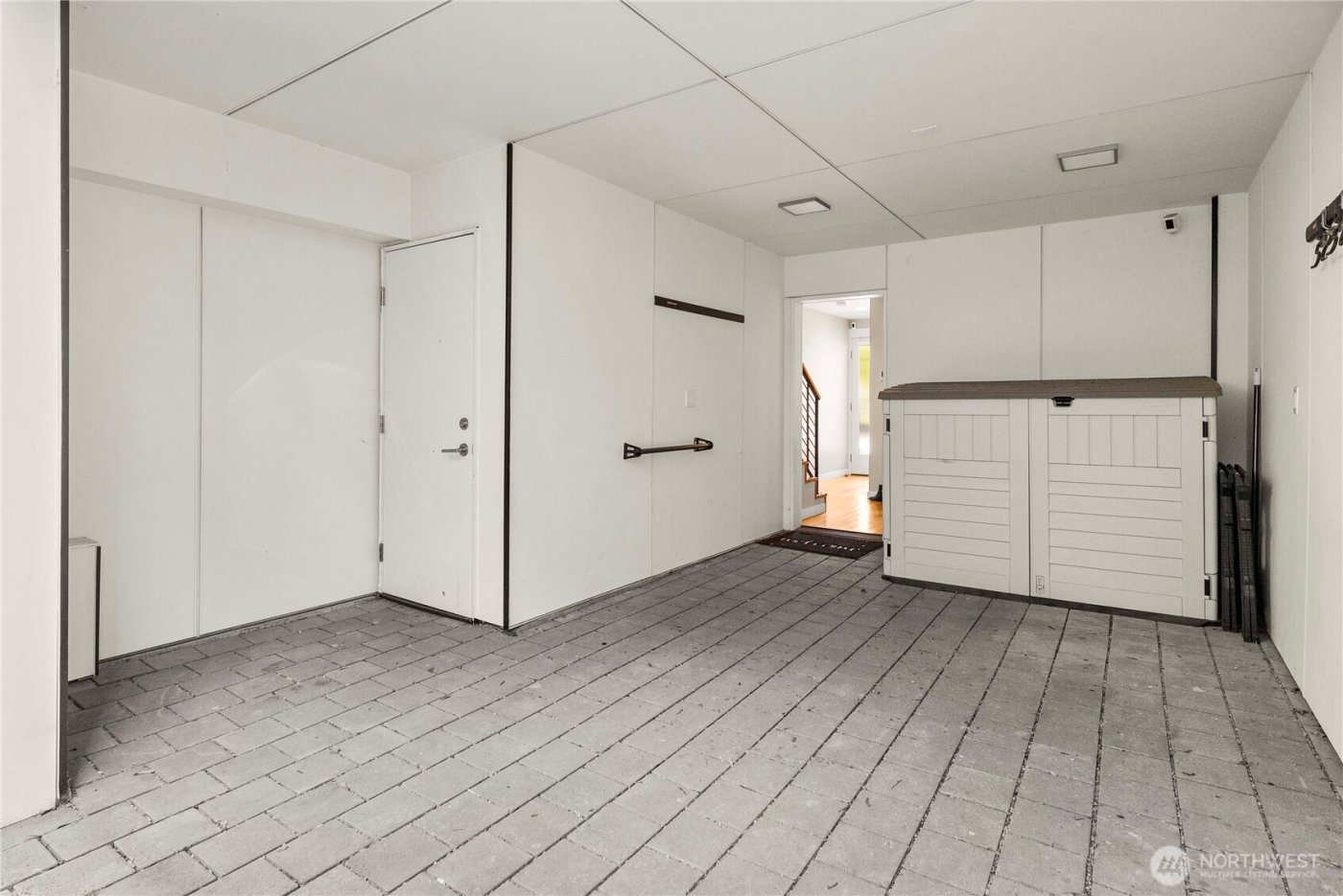 2833 3rd Avenue W, Seattle, WA 98119