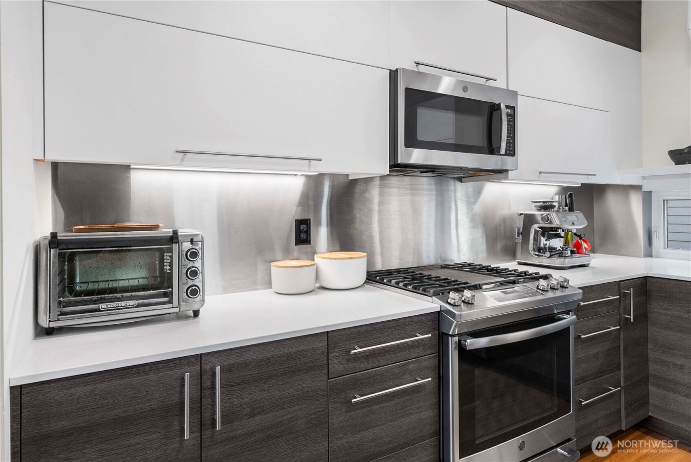 2833 3rd Avenue W, Seattle, WA 98119